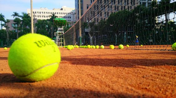 Golpes de tenis. Los 7 golpes que debes conocer si quieres comenzar a jugar al tenis.